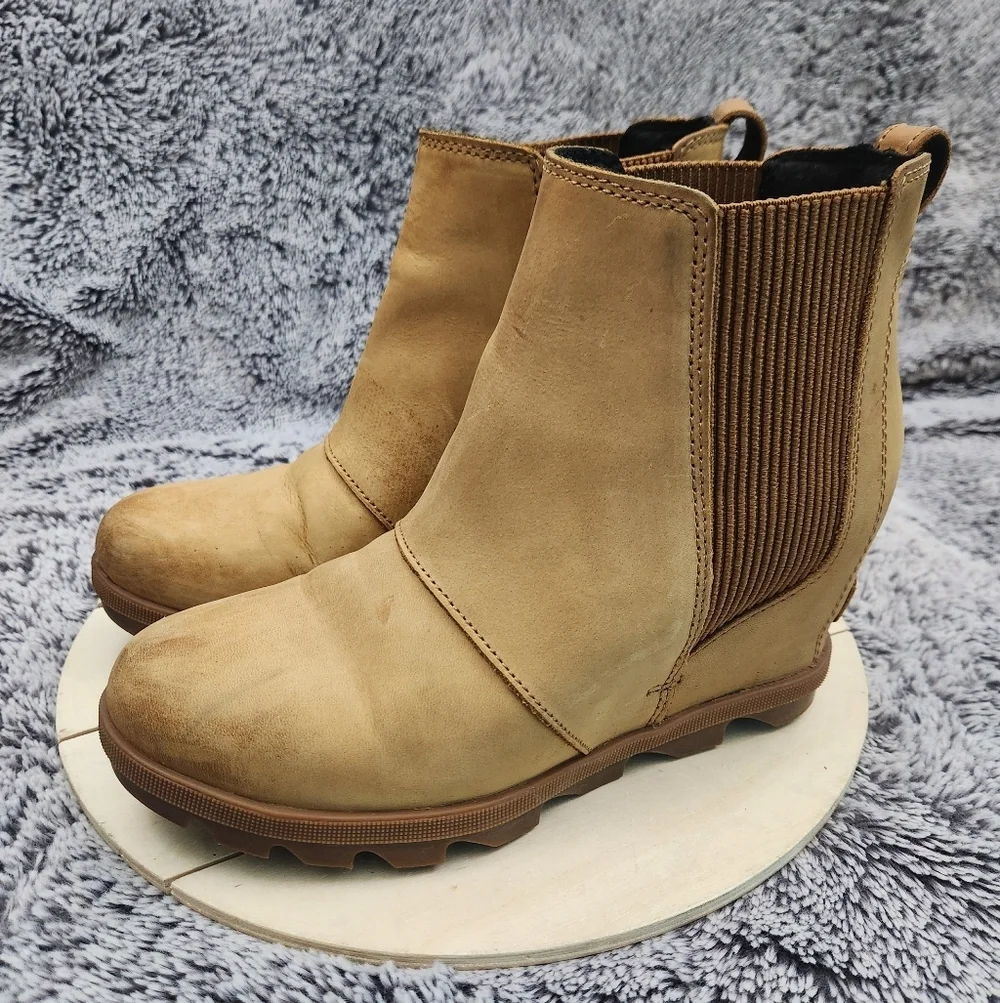 SOREL Joan of Arctic Wedge II Camel Tan Chelsea Leather Boots Women’s Size 7.5
